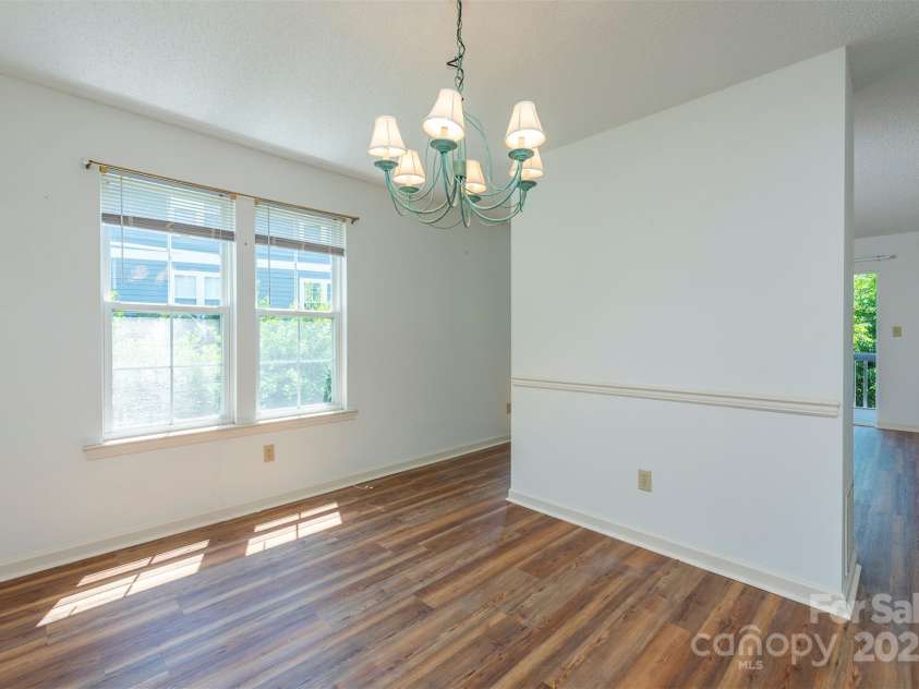 3101 Idle Hour Drive, Asheville, NC 28806.  MLS# CAR4247576, YatesRealty ID 21589. Your dining area