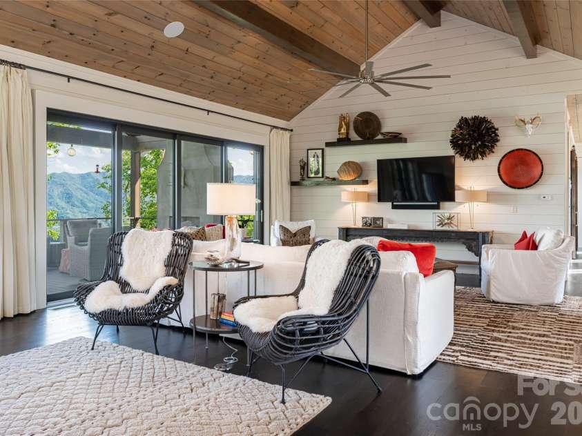 532 Tsali Crossing, Bryson City, NC 28713.  MLS# CAR4333421, YatesRealty ID 2159. 