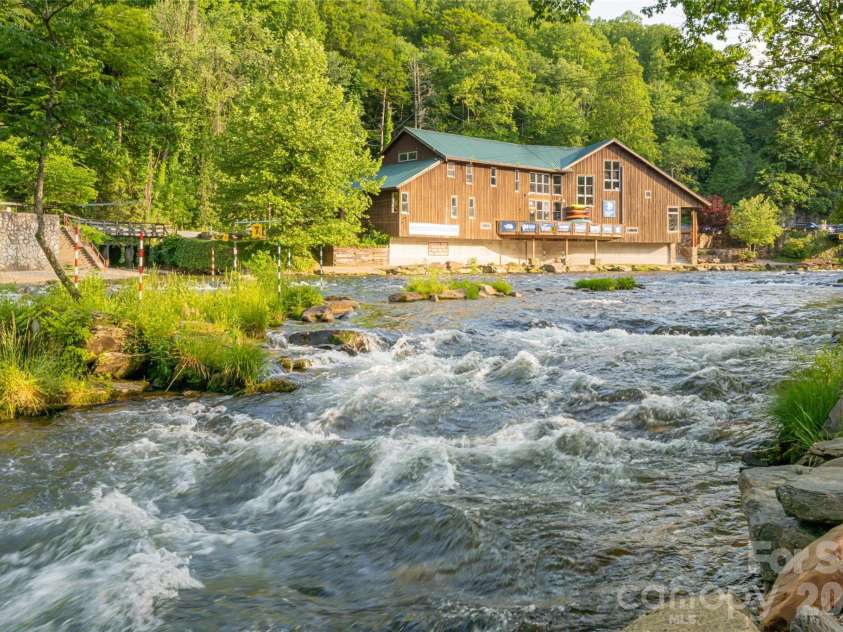 532 Tsali Crossing, Bryson City, NC 28713.  MLS# CAR4333421, YatesRealty ID 2159. 