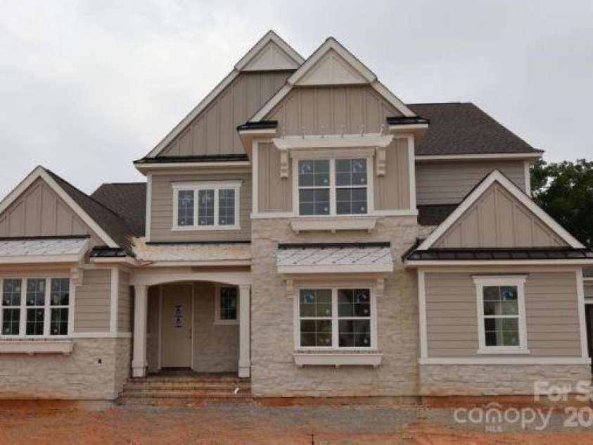 8111 Farm Crossing Lane, Huntersville, NC 28078.  MLS# CAR4189460, YatesRealty ID 2159. 