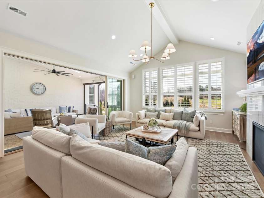 8111 Farm Crossing Lane, Huntersville, NC 28078.  MLS# CAR4189460, YatesRealty ID 2159. Great Room