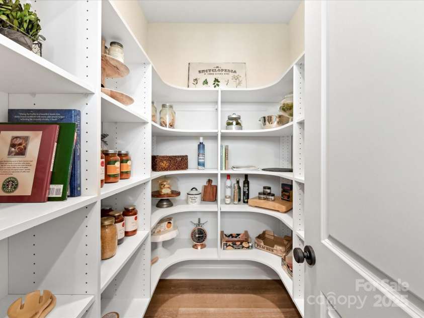 8111 Farm Crossing Lane, Huntersville, NC 28078.  MLS# CAR4189460, YatesRealty ID 2159. Pantry