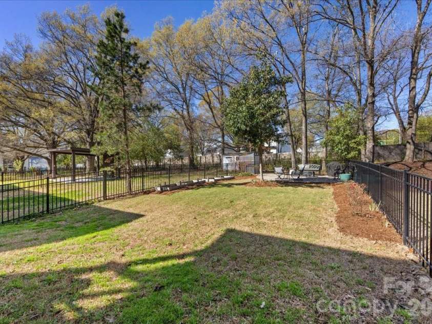 1241 Drummond Avenue, Charlotte, NC 28205.  MLS# CAR4362563, YatesRealty ID 21590. 