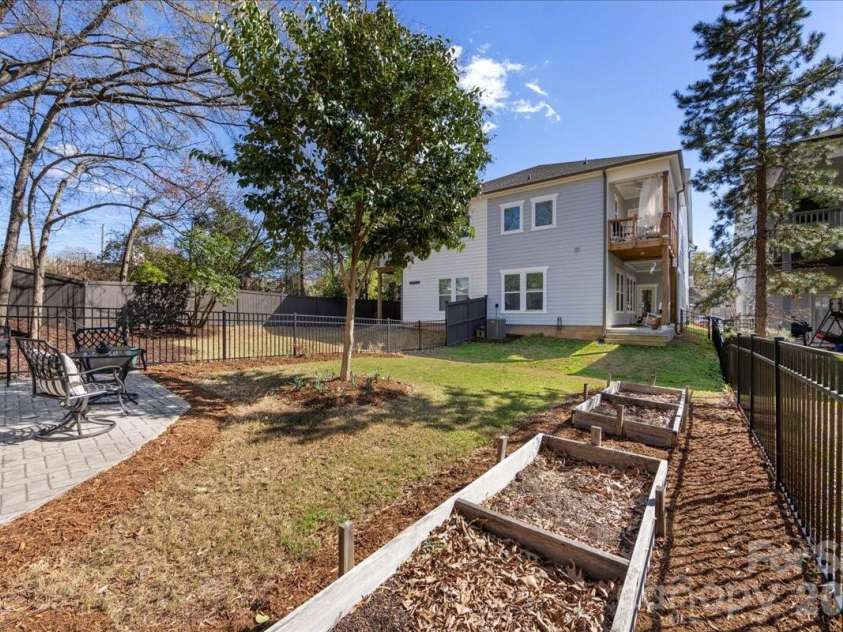 1241 Drummond Avenue, Charlotte, NC 28205.  MLS# CAR4362563, YatesRealty ID 21590. 