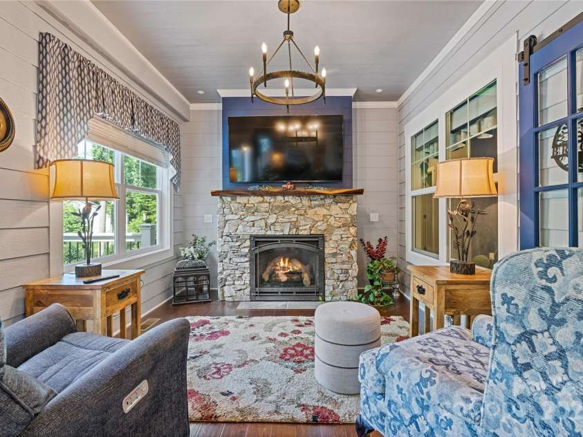 156 Olivet Lane, Fletcher, NC 28732.  MLS# CAR4272204, YatesRealty ID 21590. Another picture of the sunroom