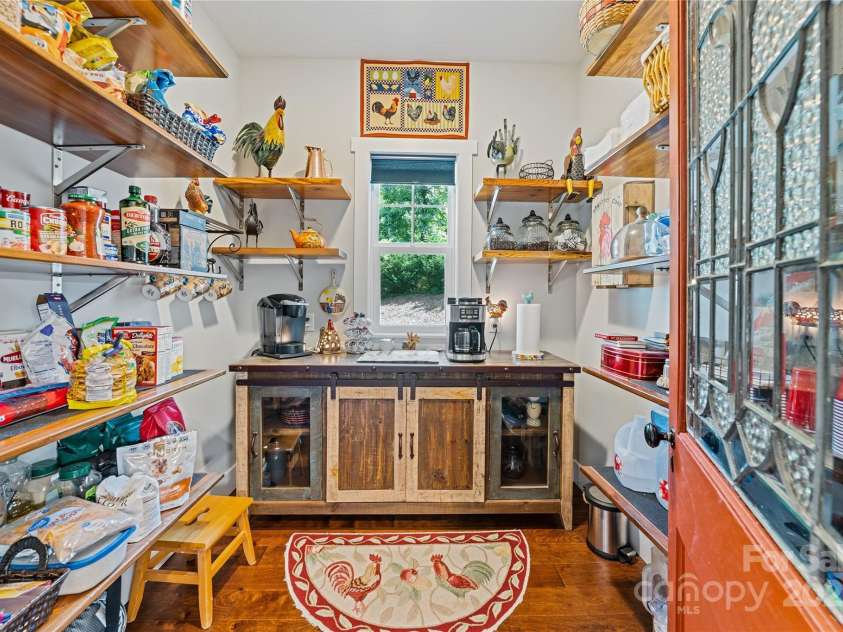 156 Olivet Lane, Fletcher, NC 28732.  MLS# CAR4272204, YatesRealty ID 21590. Walk in pantry