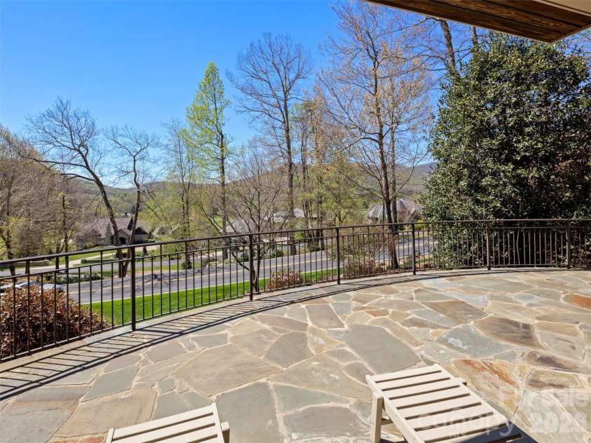 171 Walnut Valley Parkway, Arden, NC 28704.  MLS# CAR4373802, YatesRealty ID 21591. 