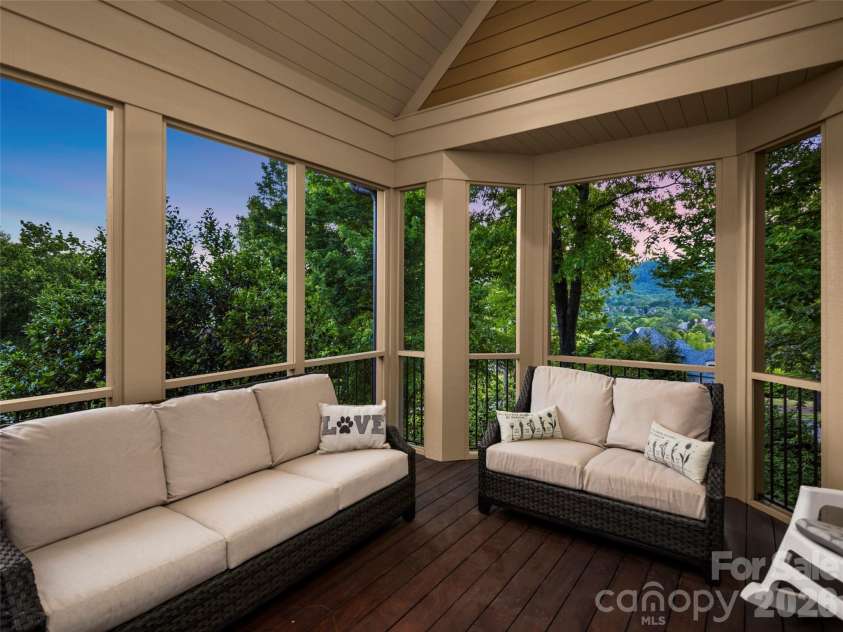 171 Walnut Valley Parkway, Arden, NC 28704.  MLS# CAR4373802, YatesRealty ID 21591. 