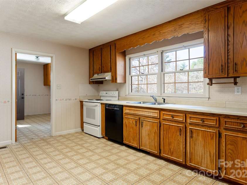 261 Lower Christ School Road, Fletcher, NC 28732.  MLS# CAR4201835, YatesRealty ID 21592. 