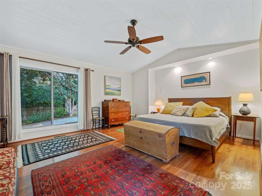 605 Upper Sondley Drive, Asheville, NC 28805.  MLS# CAR4304223, YatesRealty ID 21594. Spacious primary bedroom.