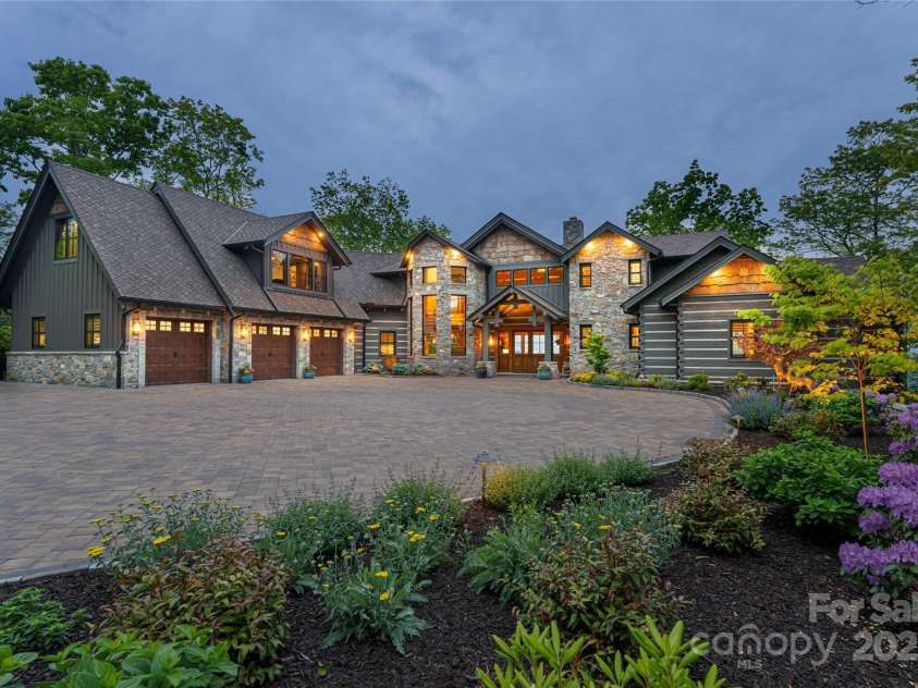 511 Asgi Trail, Maggie Valley, NC 28751.  MLS# CAR4258504, YatesRealty ID 21595. 