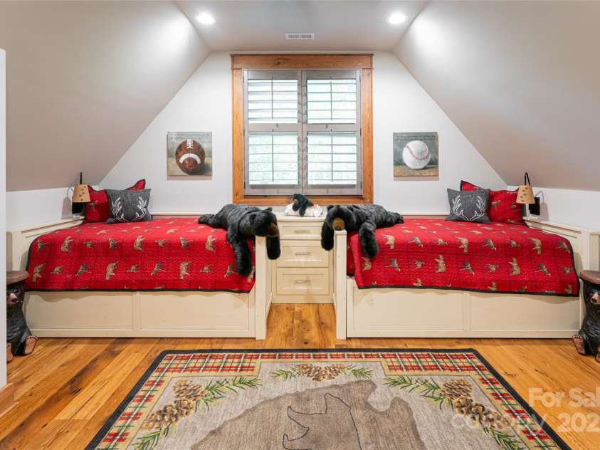 511 Asgi Trail, Maggie Valley, NC 28751.  MLS# CAR4258504, YatesRealty ID 21595. Upstairs Guest suite #3- the 