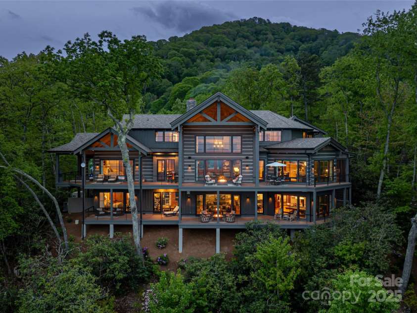 511 Asgi Trail, Maggie Valley, NC 28751.  MLS# CAR4258504, YatesRealty ID 21595. Walls of glass open the home to nature at every turn