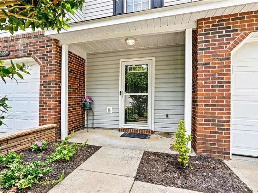 10063 Reindeer Way Lane, Charlotte, NC 28216.  MLS# CAR4265964, YatesRealty ID 21596. 