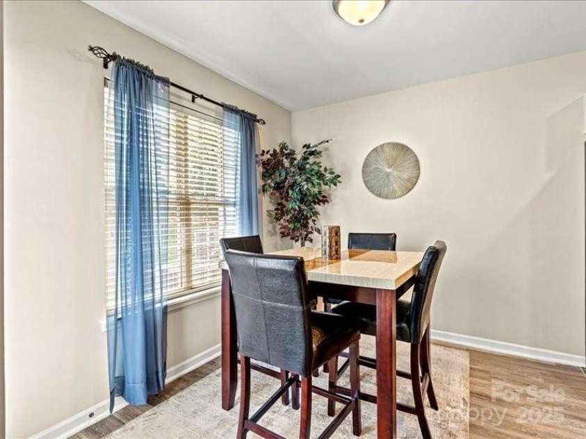 10063 Reindeer Way Lane, Charlotte, NC 28216.  MLS# CAR4265964, YatesRealty ID 21596. 