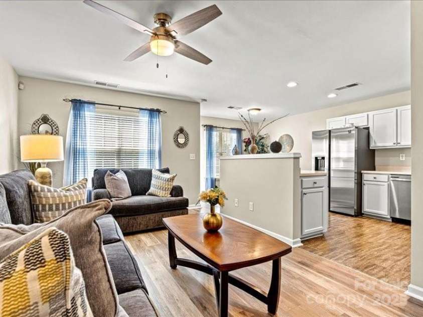 10063 Reindeer Way Lane, Charlotte, NC 28216.  MLS# CAR4265964, YatesRealty ID 21596. 
