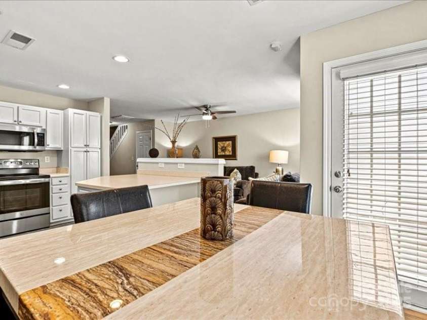 10063 Reindeer Way Lane, Charlotte, NC 28216.  MLS# CAR4265964, YatesRealty ID 21596. 