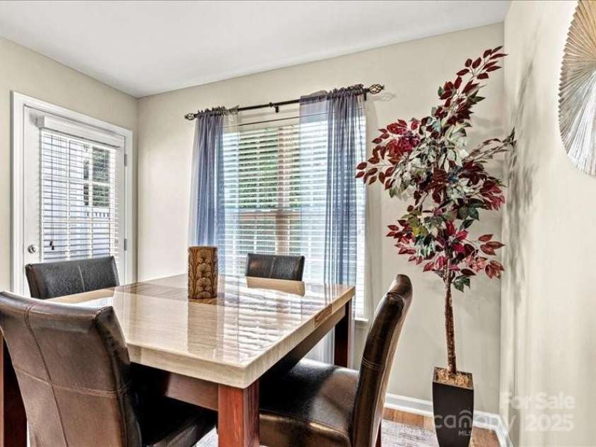 10063 Reindeer Way Lane, Charlotte, NC 28216.  MLS# CAR4265964, YatesRealty ID 21596. 