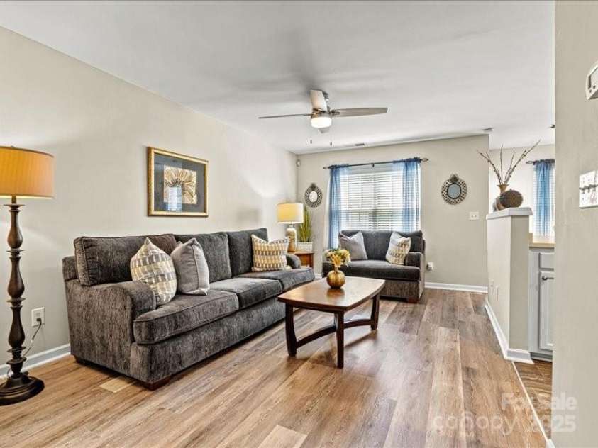 10063 Reindeer Way Lane, Charlotte, NC 28216.  MLS# CAR4265964, YatesRealty ID 21596. 