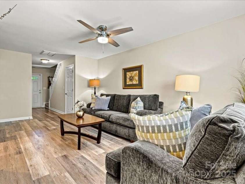 10063 Reindeer Way Lane, Charlotte, NC 28216.  MLS# CAR4265964, YatesRealty ID 21596. 