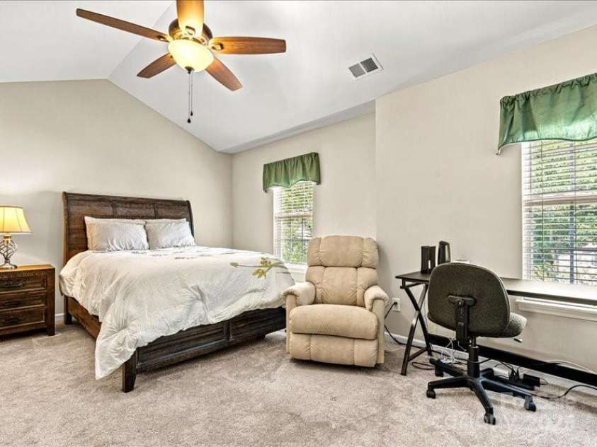10063 Reindeer Way Lane, Charlotte, NC 28216.  MLS# CAR4265964, YatesRealty ID 21596. 