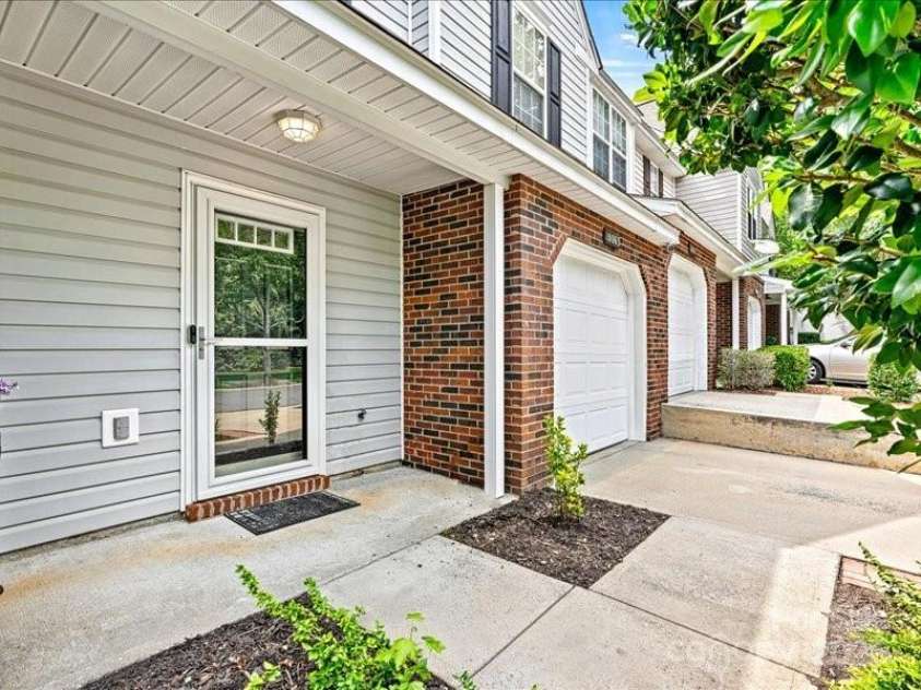 10063 Reindeer Way Lane, Charlotte, NC 28216.  MLS# CAR4265964, YatesRealty ID 21596. 