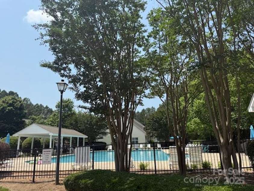 10063 Reindeer Way Lane, Charlotte, NC 28216.  MLS# CAR4265964, YatesRealty ID 21596. Community Pool