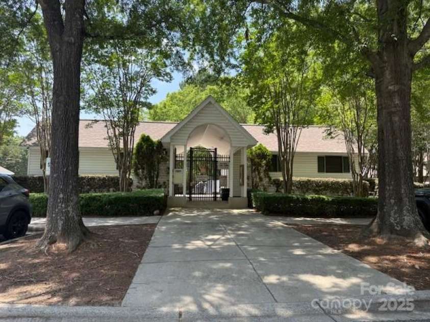 10063 Reindeer Way Lane, Charlotte, NC 28216.  MLS# CAR4265964, YatesRealty ID 21596. Community Pool and Cabana