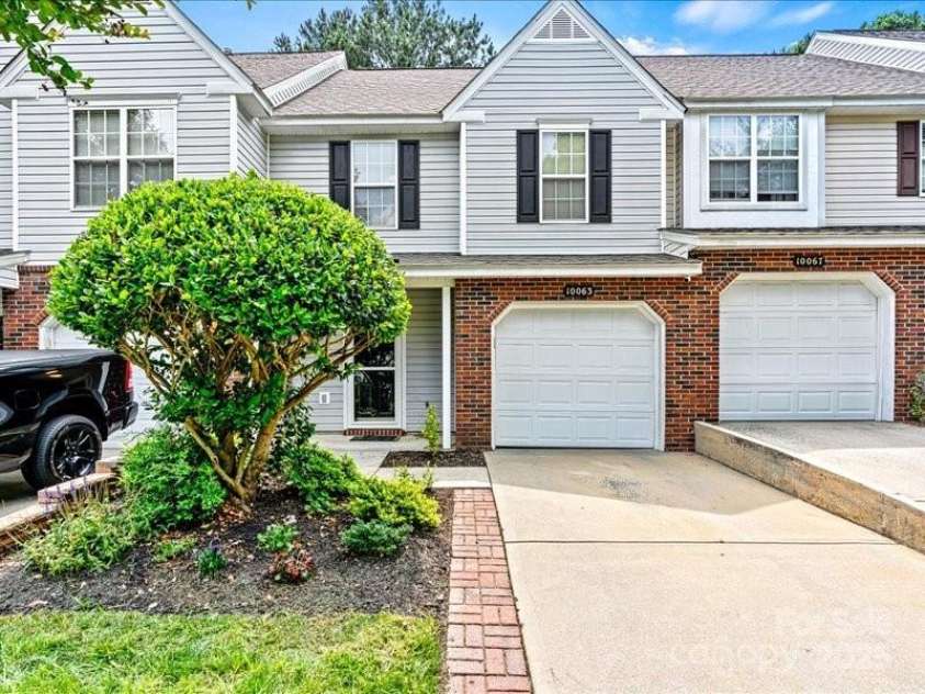 10063 Reindeer Way Lane, Charlotte, NC 28216.  MLS# CAR4265964, YatesRealty ID 21596. Welcome to: 10063 Reindeer Way Lane, Charlotte