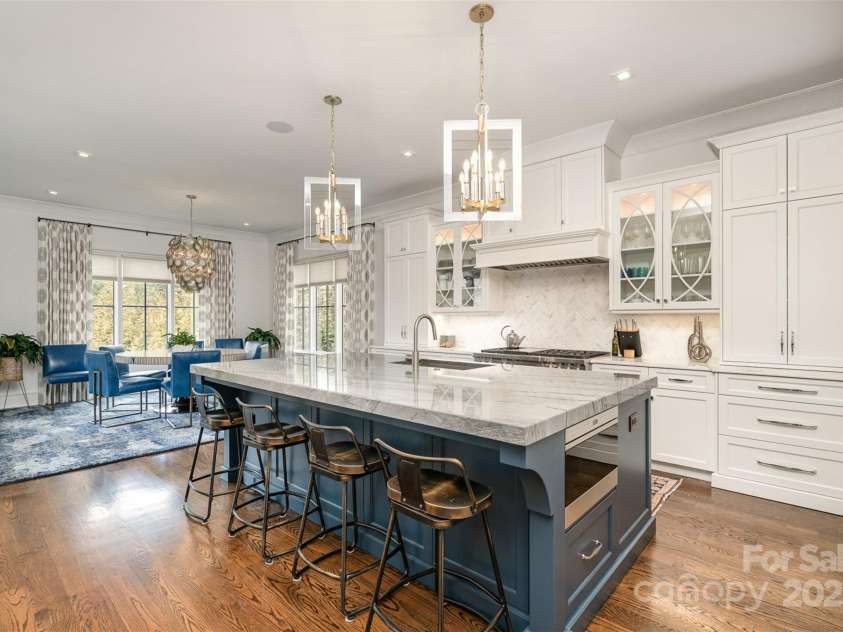 1328 Kings Drive, Charlotte, NC 28207.  MLS# CAR4221350, YatesRealty ID 21598. 