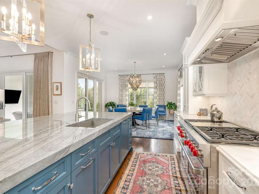 1328 Kings Drive, Charlotte, NC 28207.  MLS# CAR4221350, YatesRealty ID 21598. 