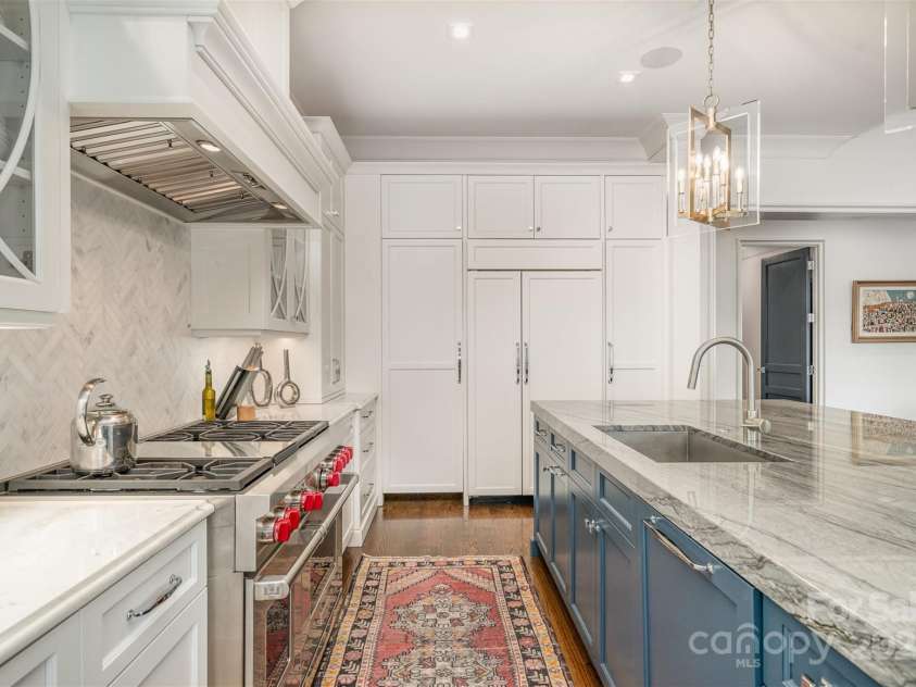 1328 Kings Drive, Charlotte, NC 28207.  MLS# CAR4221350, YatesRealty ID 21598. 