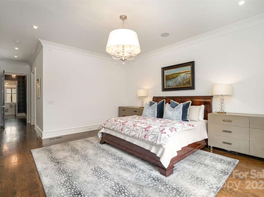 1328 Kings Drive, Charlotte, NC 28207.  MLS# CAR4221350, YatesRealty ID 21598. 