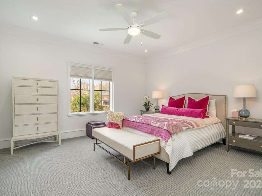 1328 Kings Drive, Charlotte, NC 28207.  MLS# CAR4221350, YatesRealty ID 21598. 
