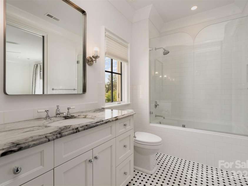 1328 Kings Drive, Charlotte, NC 28207.  MLS# CAR4221350, YatesRealty ID 21598. 