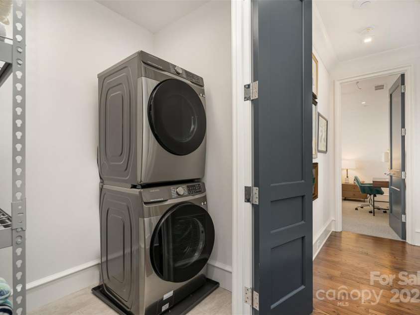 1328 Kings Drive, Charlotte, NC 28207.  MLS# CAR4221350, YatesRealty ID 21598. 