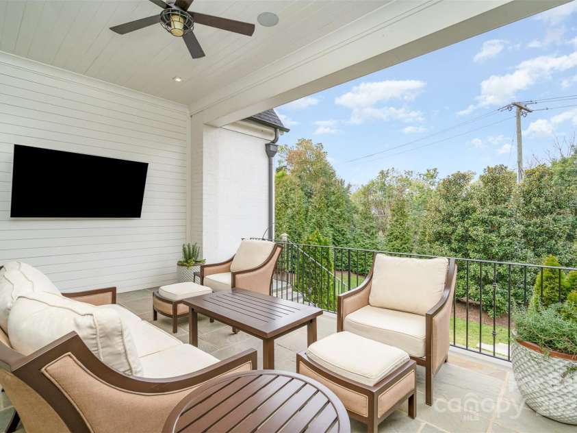1328 Kings Drive, Charlotte, NC 28207.  MLS# CAR4221350, YatesRealty ID 21598. 