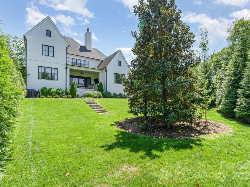 1328 Kings Drive, Charlotte, NC 28207.  MLS# CAR4221350, YatesRealty ID 21598. 