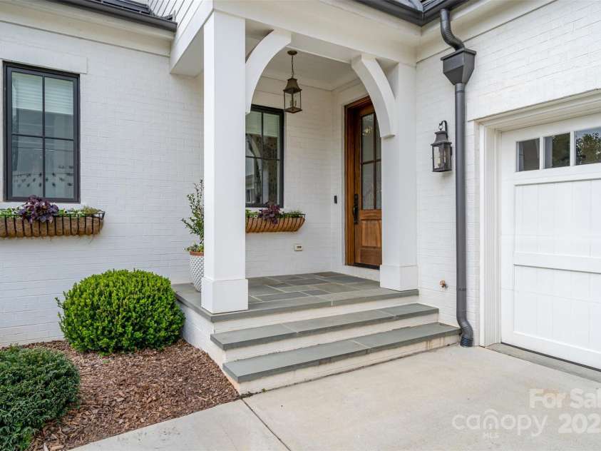 1328 Kings Drive, Charlotte, NC 28207.  MLS# CAR4221350, YatesRealty ID 21598. 