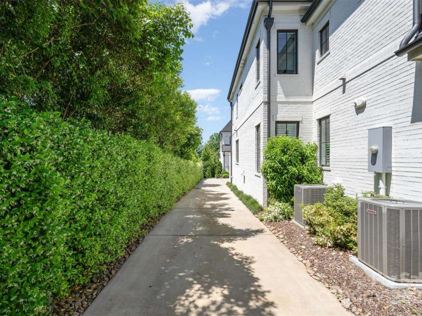 1328 Kings Drive, Charlotte, NC 28207.  MLS# CAR4221350, YatesRealty ID 21598. 