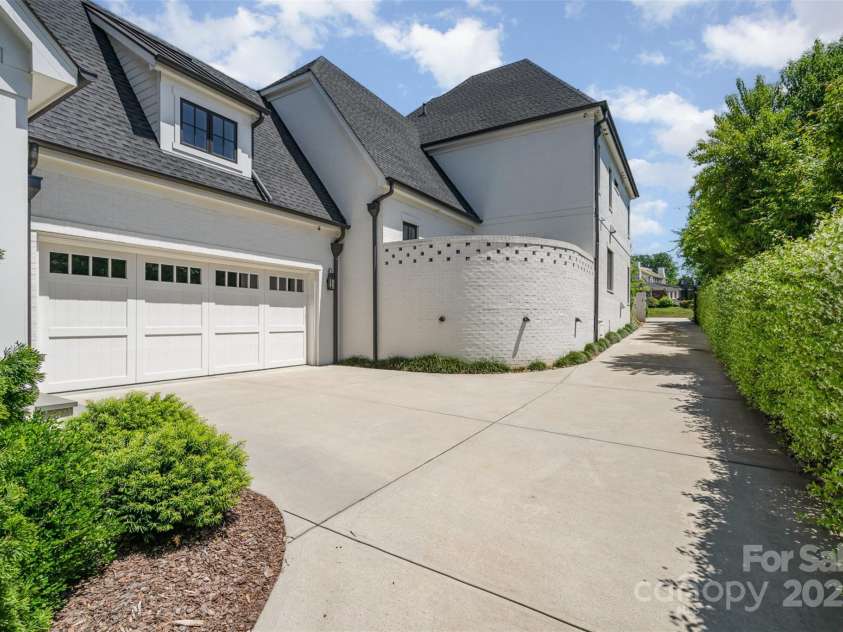 1328 Kings Drive, Charlotte, NC 28207.  MLS# CAR4221350, YatesRealty ID 21598. 