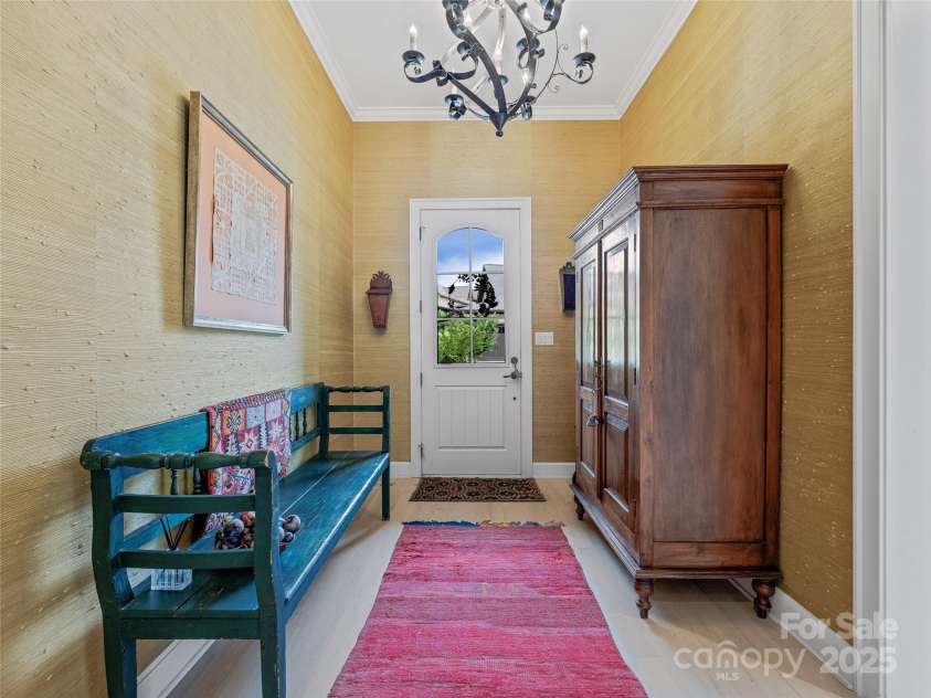 63 Chantilly Drive, Asheville, NC 28804.  MLS# CAR4259333, YatesRealty ID 21599. 