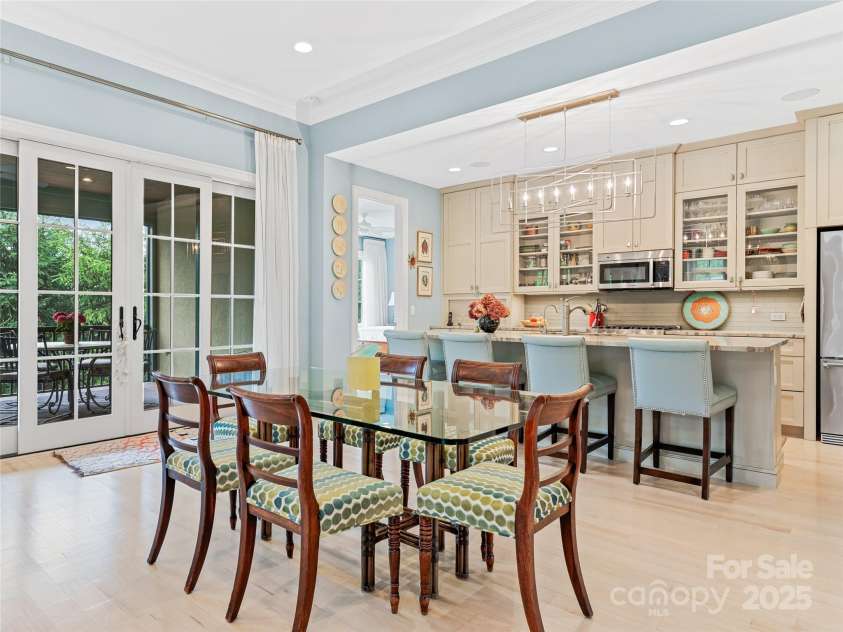 63 Chantilly Drive, Asheville, NC 28804.  MLS# CAR4259333, YatesRealty ID 21599. 