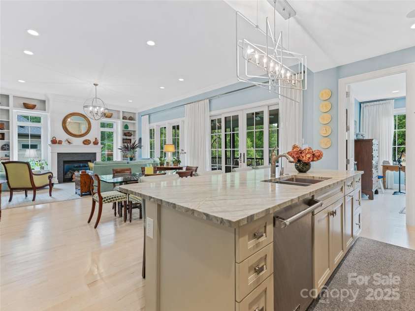 63 Chantilly Drive, Asheville, NC 28804.  MLS# CAR4259333, YatesRealty ID 21599. 