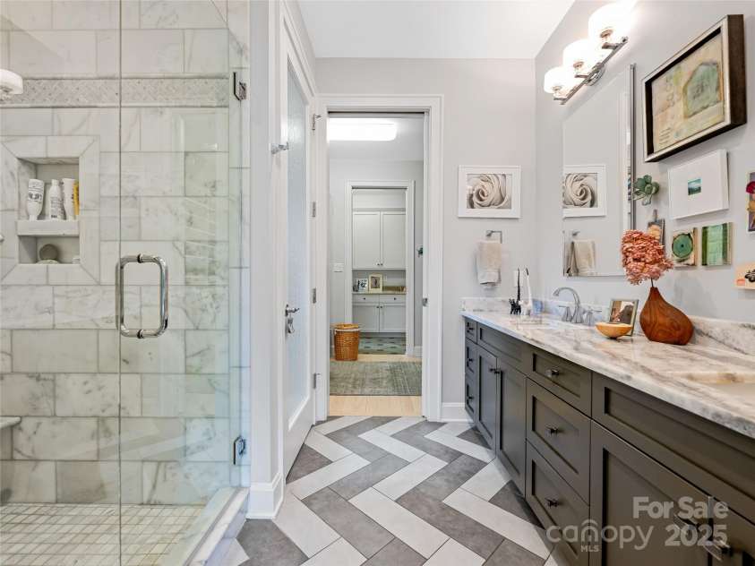 63 Chantilly Drive, Asheville, NC 28804.  MLS# CAR4259333, YatesRealty ID 21599. 