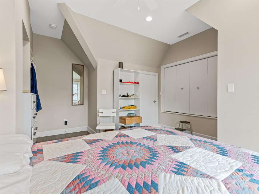 63 Chantilly Drive, Asheville, NC 28804.  MLS# CAR4259333, YatesRealty ID 21599. 