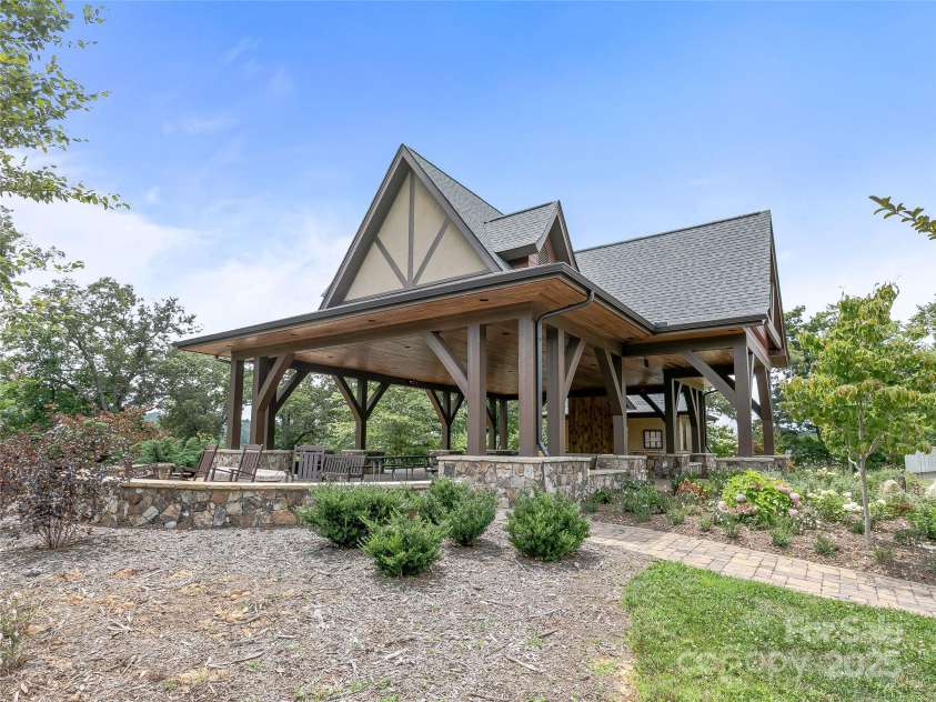 63 Chantilly Drive, Asheville, NC 28804.  MLS# CAR4259333, YatesRealty ID 21599. 