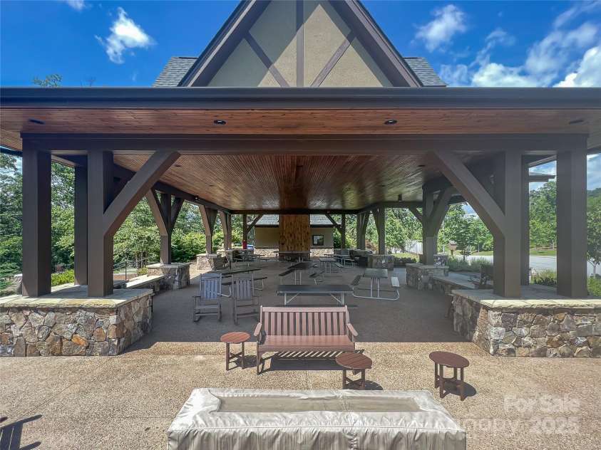 63 Chantilly Drive, Asheville, NC 28804.  MLS# CAR4259333, YatesRealty ID 21599. Thoms Estate Pavillion