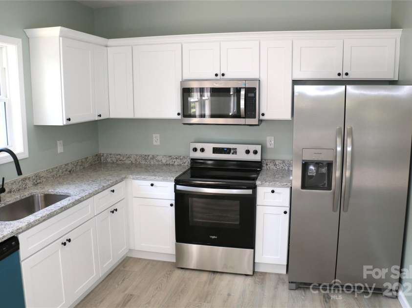 815 Jefferson Street, Shelby, NC 28150.  MLS# CAR4278369, YatesRealty ID 2160. 