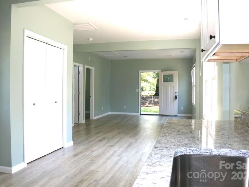 815 Jefferson Street, Shelby, NC 28150.  MLS# CAR4278369, YatesRealty ID 2160. 